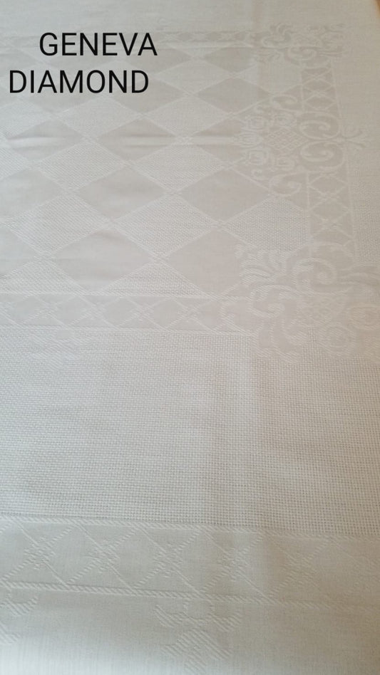 Geneva Diamond White / Mauve Tablecloth