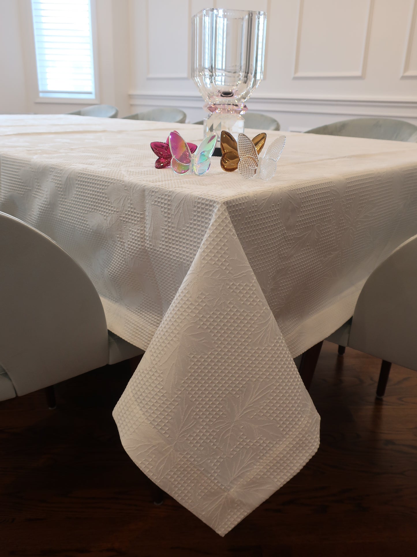 Embroidered Leaf Waffle Tablecloth