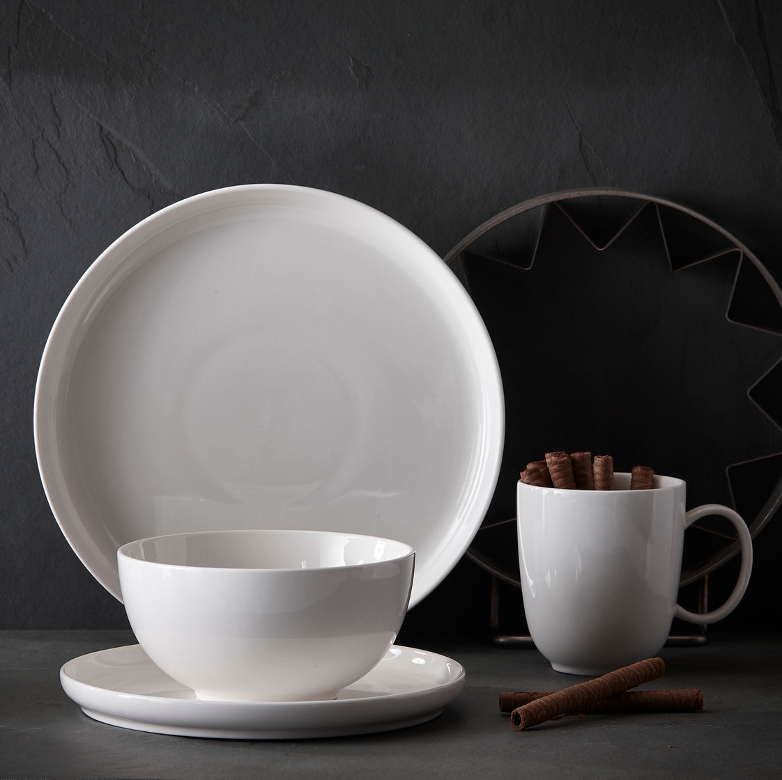 Mercerie Round Fine Porcelain 16 pc Dinnerware Set